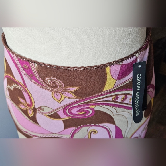 Pink Paisley Layered Casual Skirt with elastic waist and a cute flowing hem. - Picture 2 of 4